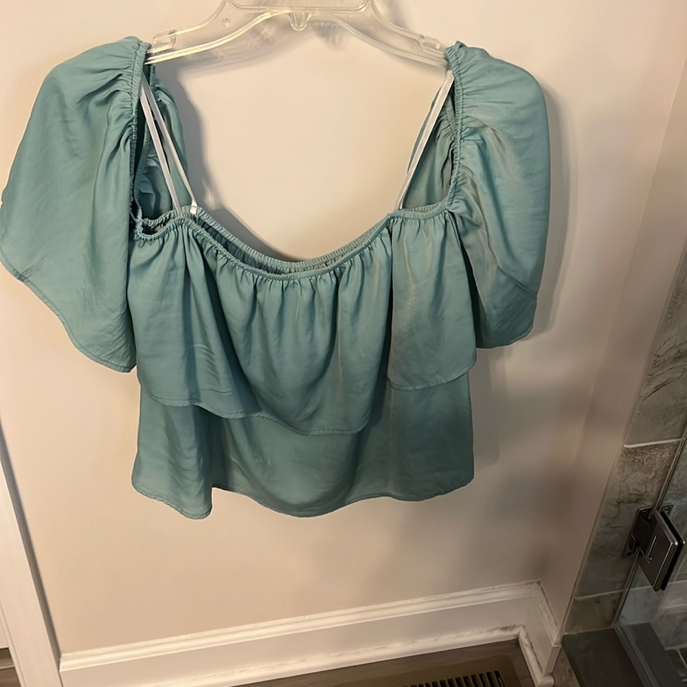Womens semi cropped cold shoulder shirt euc size medium